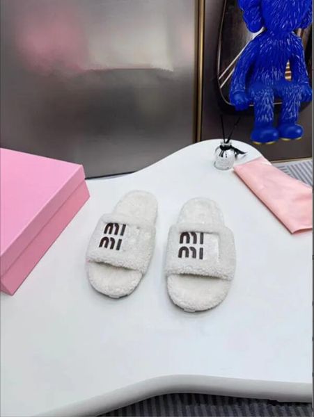 2024 Luxury Top Fashion Designer Sandals Flat Slippers Summer Outdoor Floor Slipper Sandals Ladies Women Beach Shoes beach flat bottomed plu