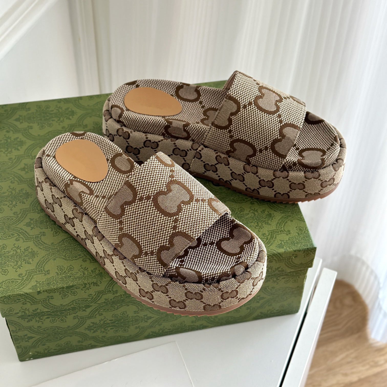 Womens 2023 Fashion Slippers Embroidered Canvas Designer Slides slip on girls 60mm Slipper covered platform sandals size 35-45