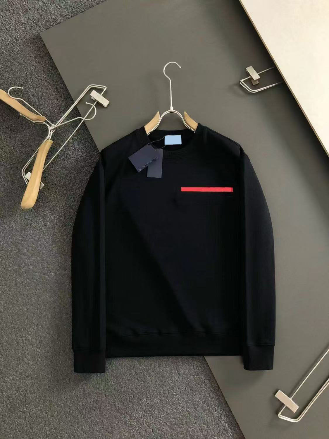 Mens Sweaters Hoodies Casual Sweatshirt For Women Men Classical Tops Shirts Round Neck Terry Hoodie With Budge Designer Pullover Jumpers