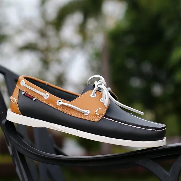 2024 Leather Men Casual Shoes Fashion Docksides Boat England Mens Flats Lace Up Loafers Breathable Handmade Moccasins 240702
