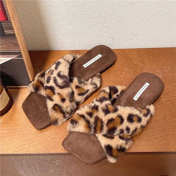 Slippers fofos de inverno Mulheres 2024 New Leopard Warm House Home Fels Fels For Women Women Shoes Indoor Shoes Integral Cozzy