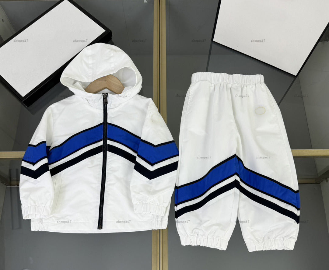 Top baby coat suits Symmetrical design tracksuits autumn two-piece sets Kids designer Clothes hooded jacket and pants A945X26N000