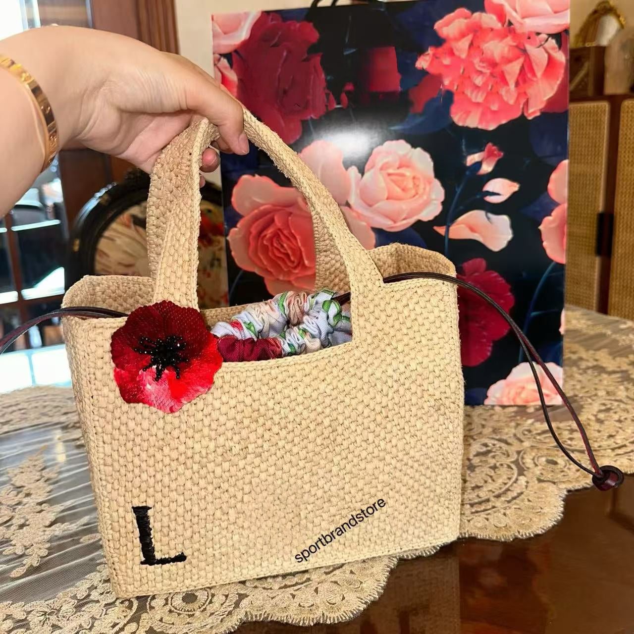 Designer bag beach bag Womens handbag Spring and summer new woven bag portable Tote bag Large capacity photo new favorite holiday shopping bag straw