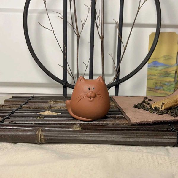 Original Purple Clay Tea Pet Cat Shaped Ornaments Kung Fu Tea Set Accessories Handmade Cute Mini Tea Table Cat Statue OrnamentsXJ240814