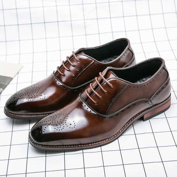 Sapatos formais de negócios de couro de alta qualidade 2023 Classic Italian Casual Dress Shoes Men Office Elegante Oxford Shoesc241213