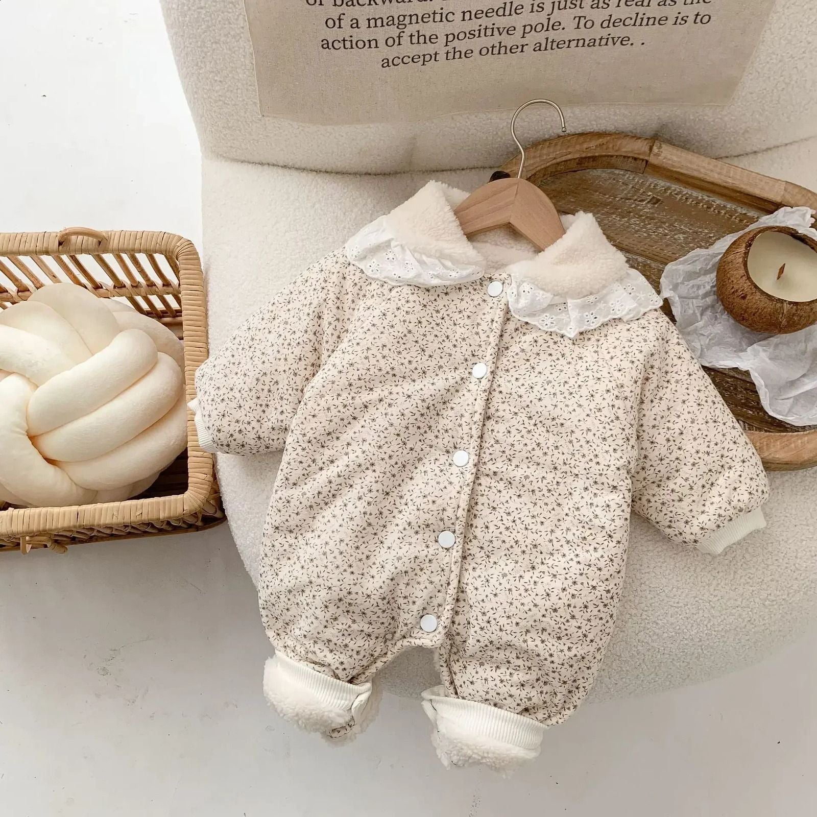 w546 Korean Baby Cotton Jumpsuit Thickened Hooded Romper Plush Warm Autumn Winter born Clothes Floral Princess Bodysuit Ropa Bebe