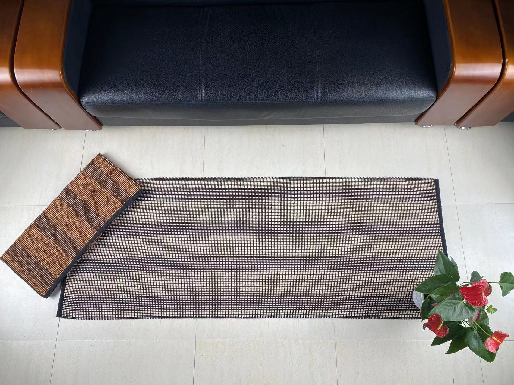Elegant Handmade Cotton Floor Mat - Solid Design & Superior Moisture-Wicking Properties