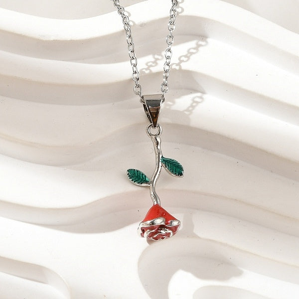 Latón pendiente de los collares del esmalte