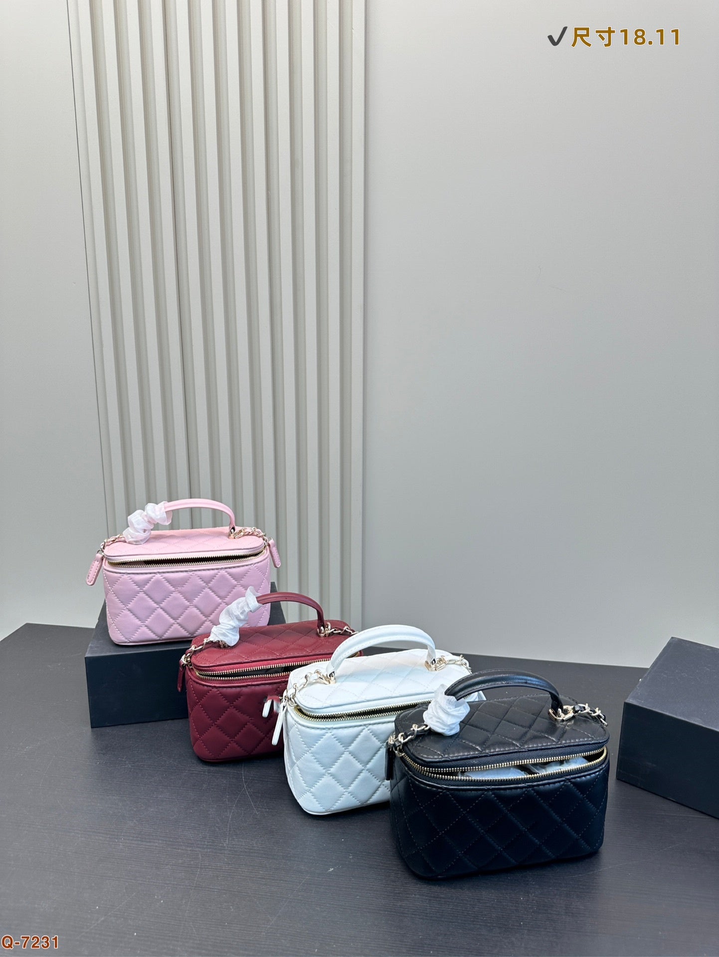 High-end brand makeup bag Designer Handbag wallet Original New Leisure Genuine Leather Heart Button Box c bag Cowhide Mouth Red Envelope One