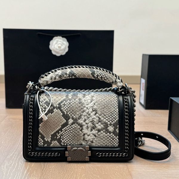Boy Braided Handle Luxury Handbag 25cm Stylish Womens Shoulder Bag Leather Diamond Gold Hardware Metal Buckle Matelasse Chain Crossbody Bags