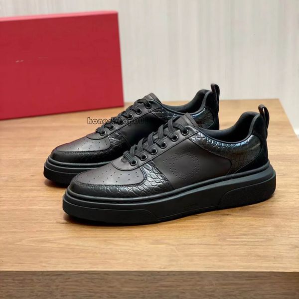 Top Designer Shoe Perforated Gancini Sneakers Shoes Men Grained Calfskin Suede Mesh Gancio Party Dress Casual Elegant Skateboard Sports Walk