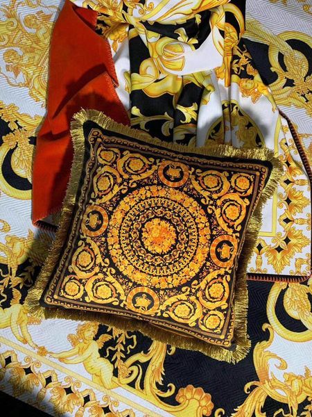 2023 Luxury Velvet Fabric Tassel Sofa Cushion Cover Greek Mythology Halloween Head Print Cushion Cover Soft Throw Pillow Case Home Decor Pil