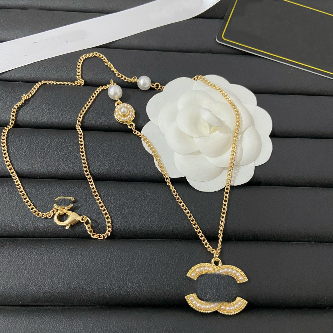 Designer 18K Gold Plated Letter Pendant Necklaces Chain Rhinestone Stainless steel Choker Brand Necklaces for Women Wedding Party Jewelry Couple Gif
