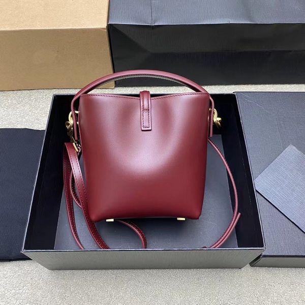 2024 new 5aaaaa Bucket bag Luxury Style Steamer Classic Shoulder Handbag for Women - New Arrival 2024 Collection Free box with complete pack