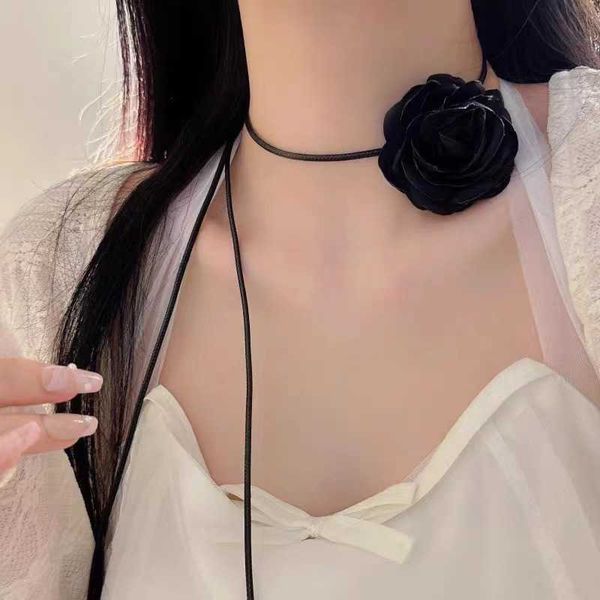 Multiple ways to wear cross-border lacing camellia jewelry necklace Female niche premium sense rose leather rope choker collar