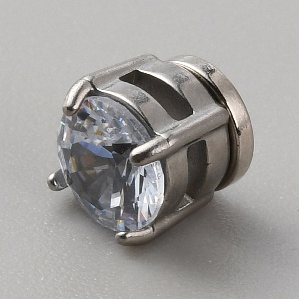 Boucles d'oreilles clip rondes plates avec zircons cubiques transparents