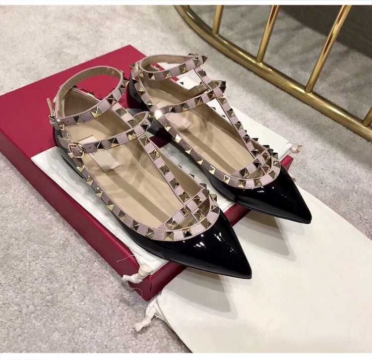 New Flats Open Toe Rivets Genuine Leather T-strap Fashion Ankle Strap Casual SandalsV Logo Genuine Leather Women Wedding Shoes