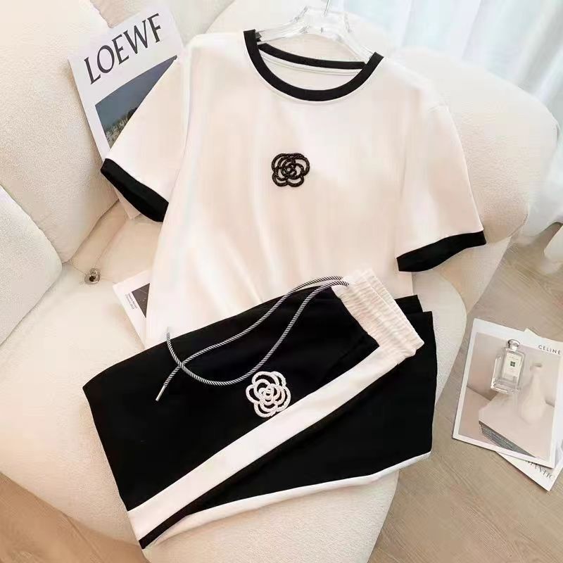 Camellia Pattern Womens Casual for Summer Pantsuits Black and white stitching Casual and fashionable short sleeves