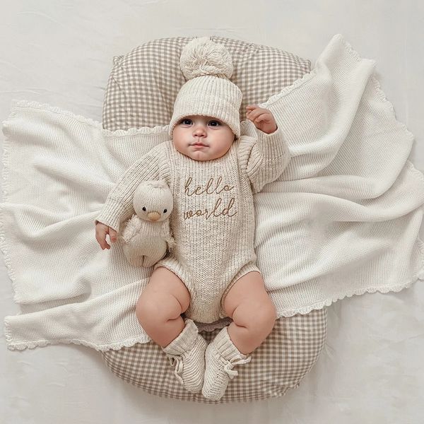 Ylsteed Hello World Knitting born Pography Romper with Matching Pomp Hat Baby Boy Girl Sweater Outfits for Po Shooting 250110