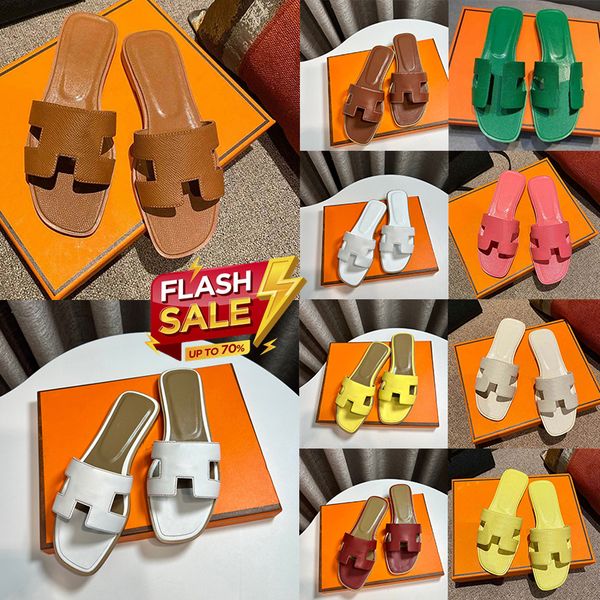 2024 Famous Slippers Brands Classic Flat Heels Summer Beach Shoes Fashion flops Scuffs Slides Designer Woman Mens claquette Hotel Bath sanda