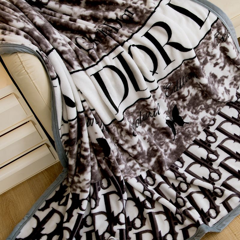Best Designer Free shipping new Popular trendy brand flannel blanket office air conditioner blanket casual travel sofa blankets summer blanket