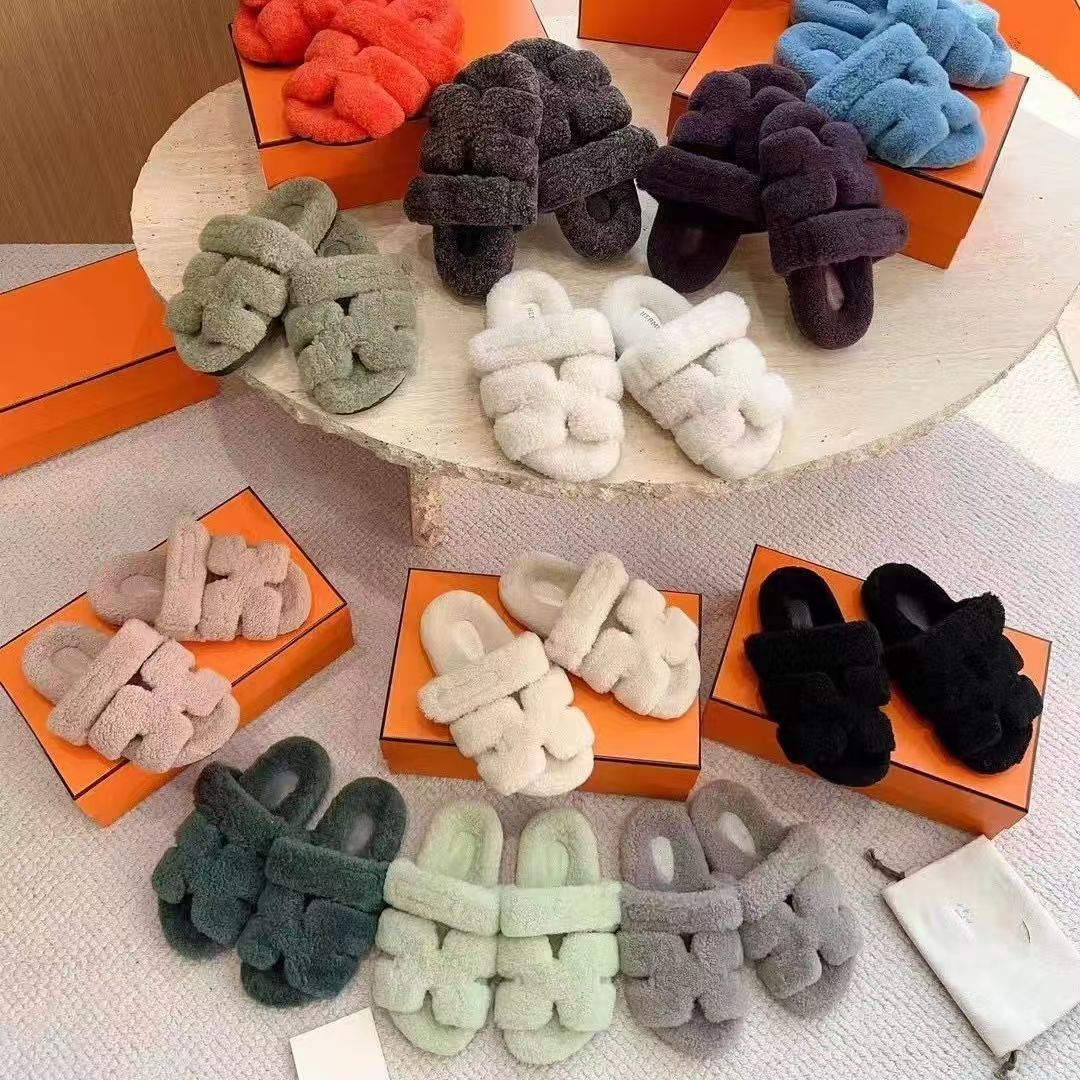 Designer Beach Comfort Flat Summer Sandals One Piece Outwear Fashion Couple Casual Sandals Natural Suede Brown and Black