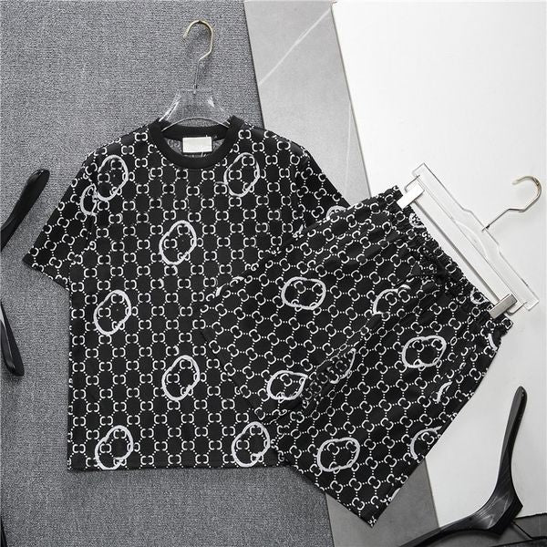 Casual Male Fitness Ensemble Including Shirt and Leggings Ideal Activewear Collection for Outdoor Enthusiasts