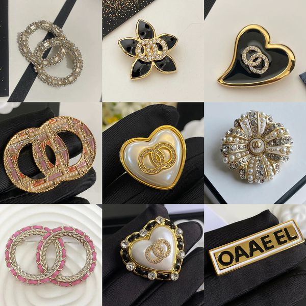 Broches de designer feminino Broches de cobre letra de jóias de jóias de ouro Broche de broche PIN Men Men Women Wedding Party Clothing Aces
