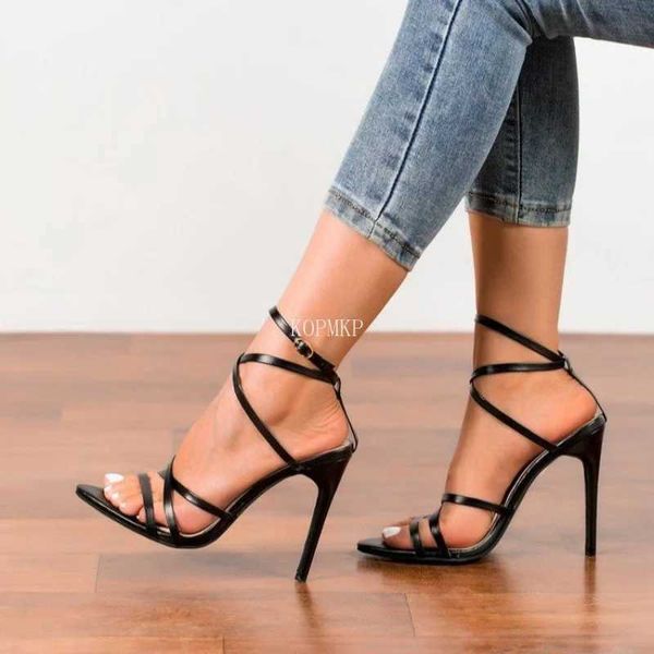 Recém -chegada Moda Summer New Sexy Ladies Sandals pontiagudas de salto alto Sapatos Party Hollow Out Stiletto Heel Womens Shoesc241218