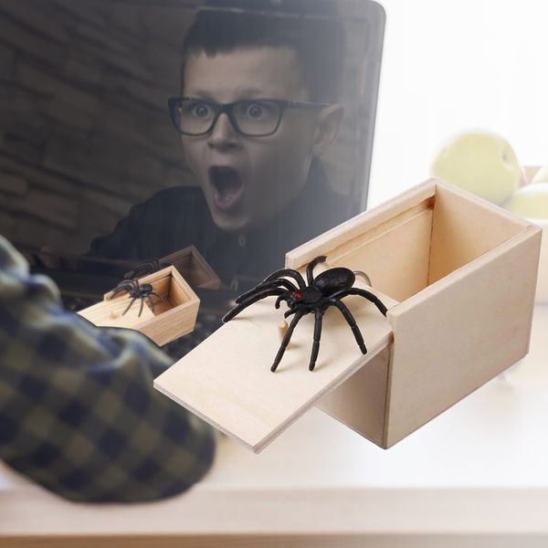 Spider Surprise Box Novelty Wooden Prank Spider Scare Box Funny Trick Play Joke Gag Toy Halloween Holiday Scary Horror Toys