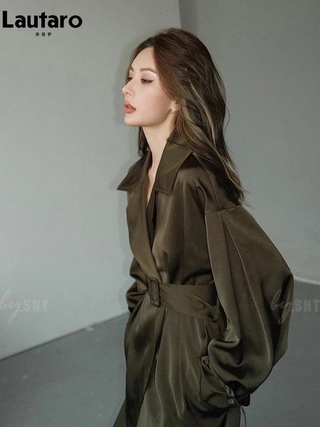 Lautaro Autumn Long Flowy Dark Green Trench Coat for Women Belt Single Breasted Luxury Designer Women Clothing Arrivals 241227