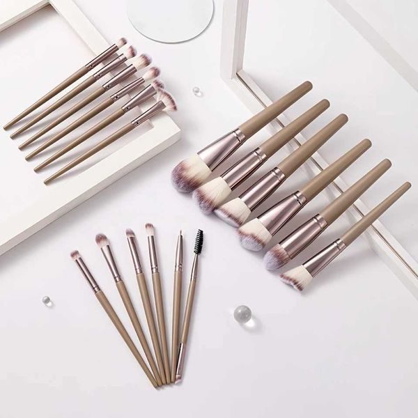 18pcs Champagne Soft Makeup Brush SetC250111