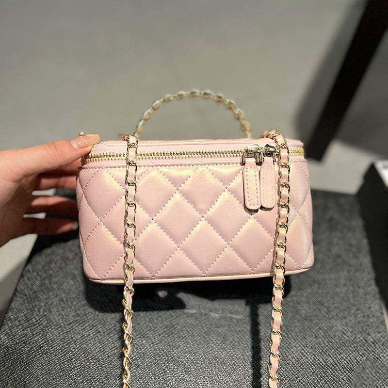Designer bag Pearl handle bag Makeup Bag Crossbody Bag Small Vanity With Chain quality leather Crossbody Bag saddle bag luxurysHandbagsl Zipper cosm