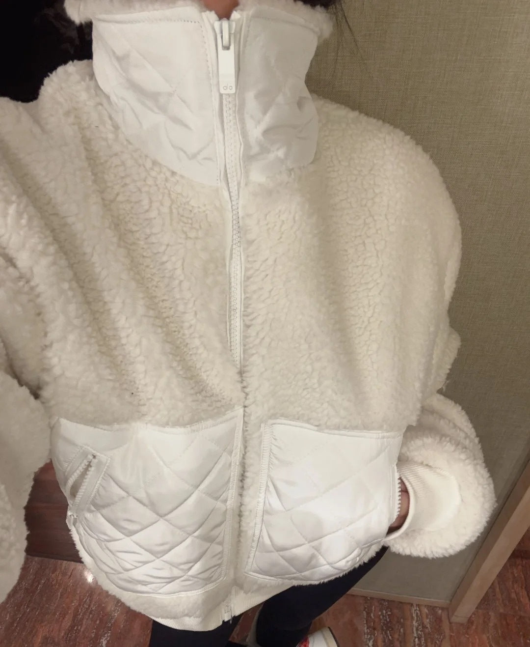 Berber Fleece Coats Womens Designer Lambswool Jackets Outerwear Lambskin Short Coat Fashion Winter Letter Thickened Warm Casual Lapel Zipper