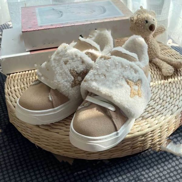 Luxurys Designer Shoes Itália Time Out Sneaker de lã Low Top Casual Casual Shoes Mulheres pisadas de borracha Sola de couro estampado Treina