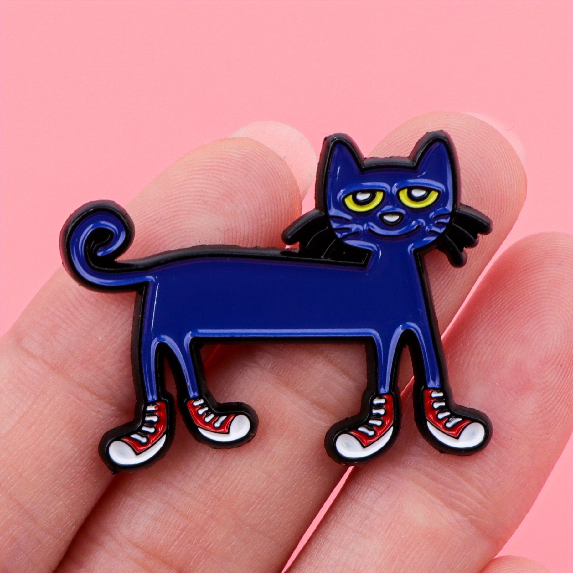 TEMU 1pc Cute Cartoon Cat Enamel Lapel Pin - With Yellow Eyes & Red Shoes, Alloy Brooch For Backpacks, Bags, And Clothing, Ideal Gift For , Animal
