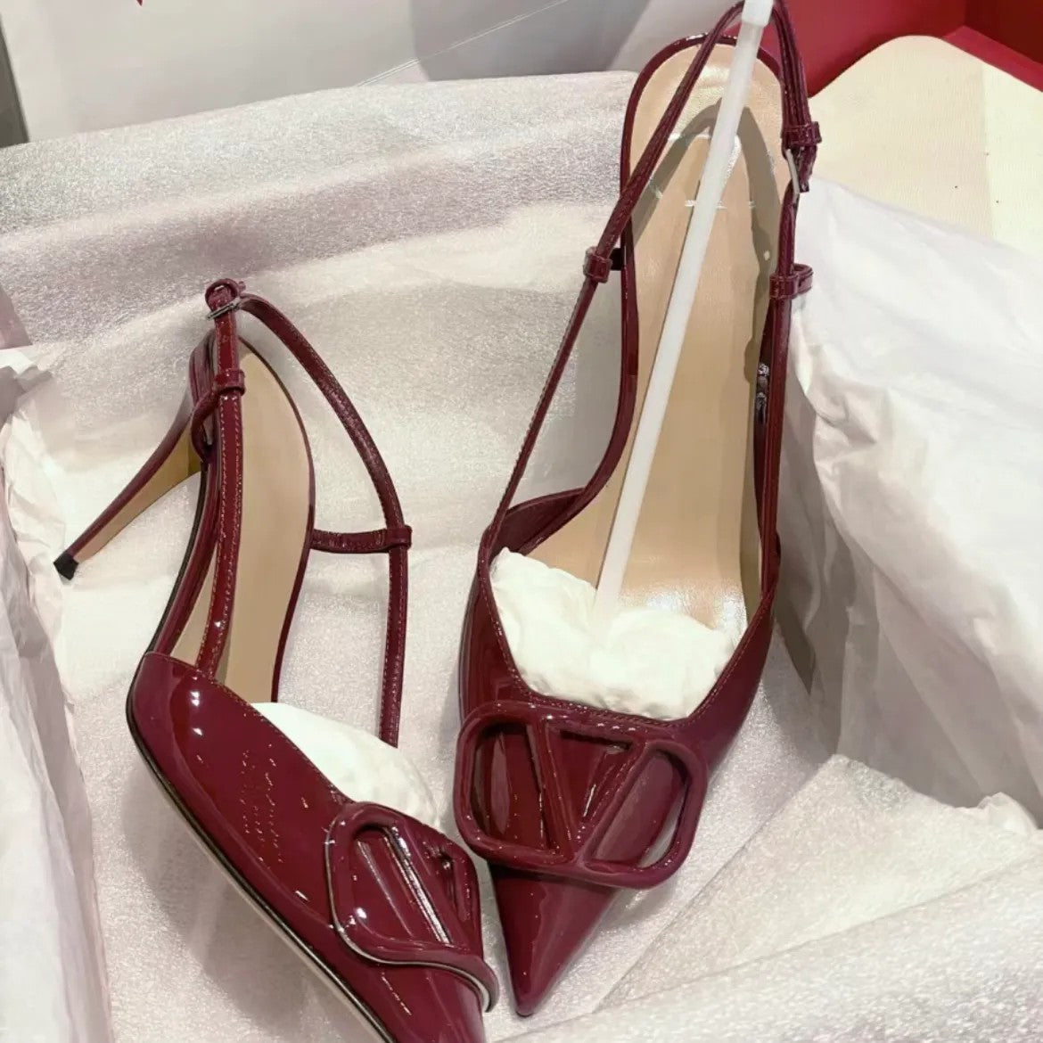 Luxury designer women&#039;s sandals, leather high heels, nude color, summer French pointed high heels, beach slippers