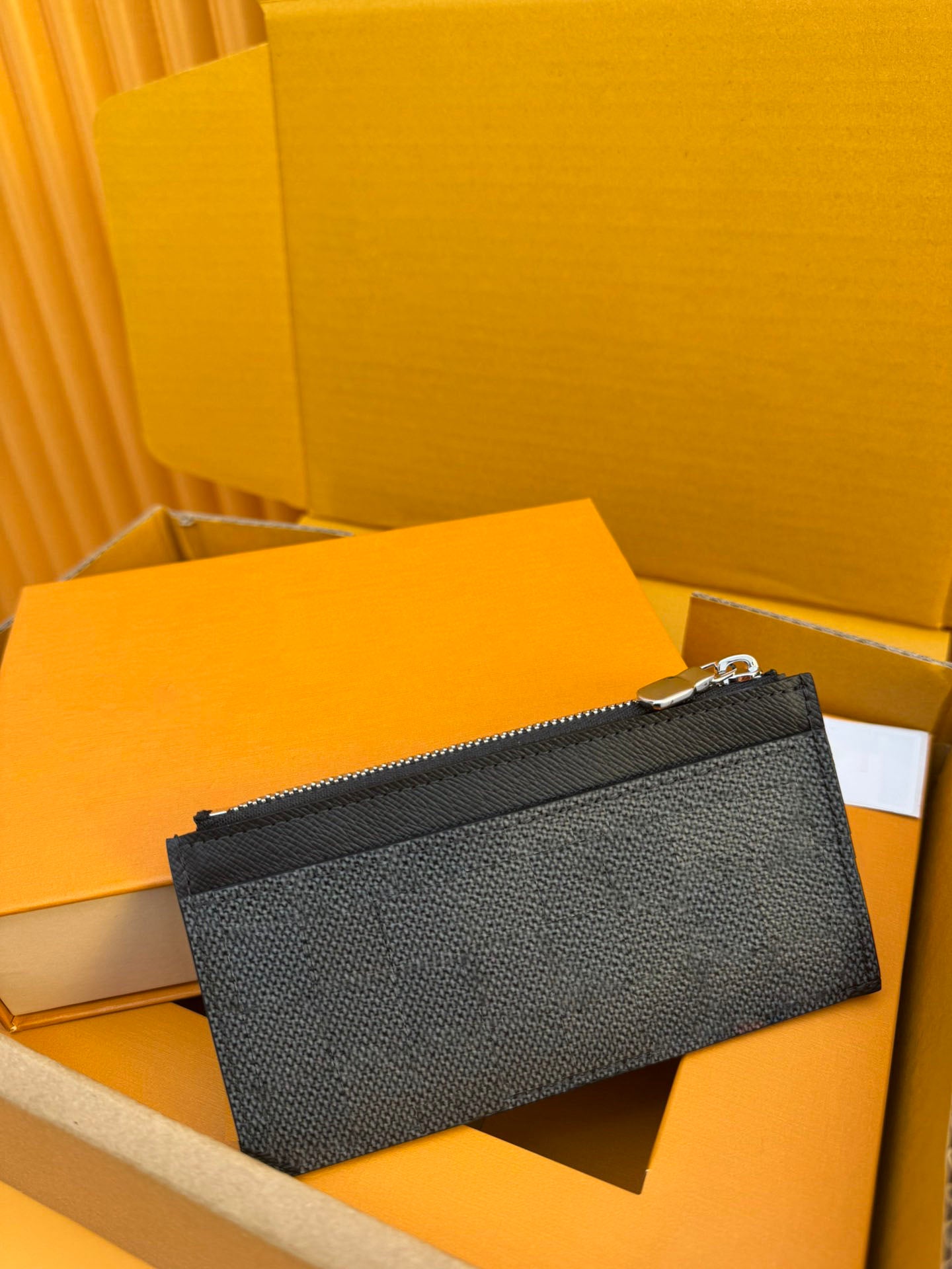 Fashionable cardholder wallet suitable for both men and women, convenient for travel, comes with a gift box