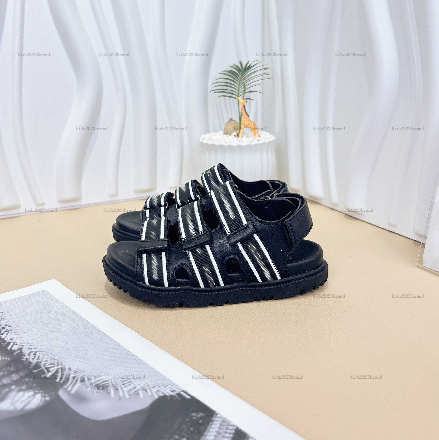 New Kids Sandals Letter printing boy Girl Slippers Cost Price Size 26-35 Including shoe box Summer Child shoes