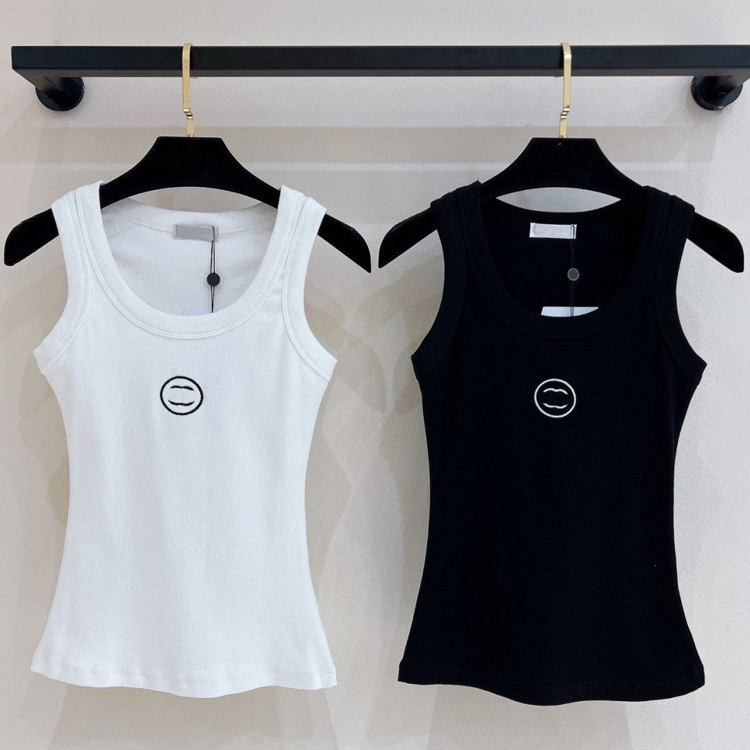 Hot summer sales Womens new Tank Designer Summer Top T-shirt Casual Sleeveless Vest Classic Style Available in A Variety of Colors blouses women bla