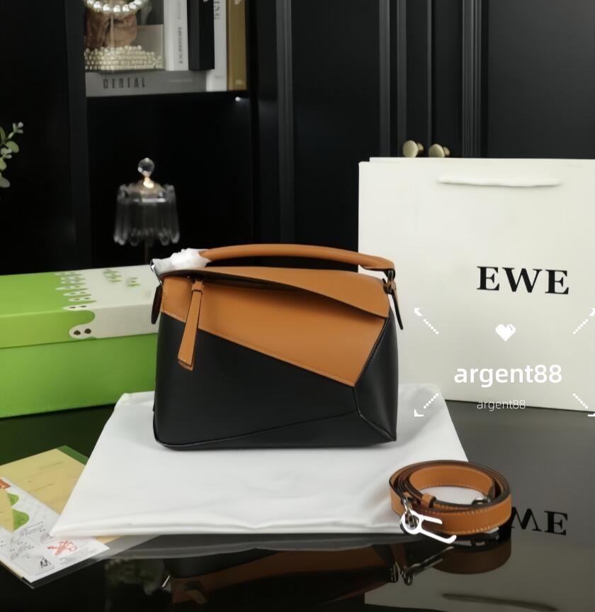 Geometry Clutch Bag genuine leather Square Handbag For Women And Men College Style A crossbody bag suitable for daily dressing