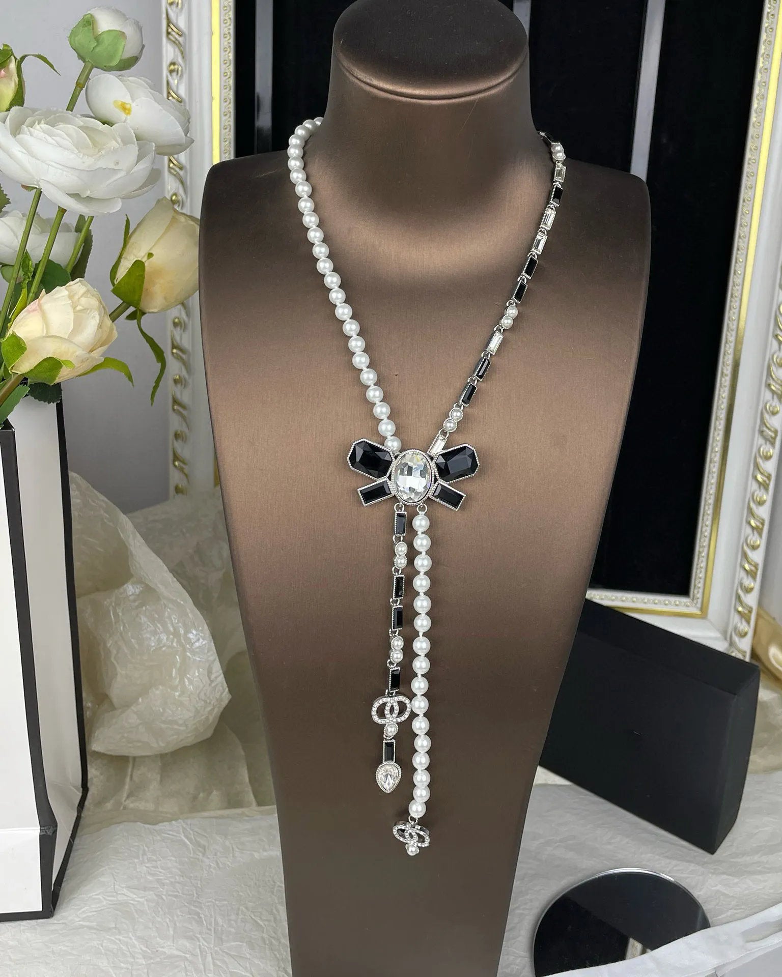 Luxury Brand Pearl Necklace Designer Jewerly Women Necklace Choker Chain Crystal Rhinestone Letter Bow Pearl Necklaces Sweater Chain Accessories Par