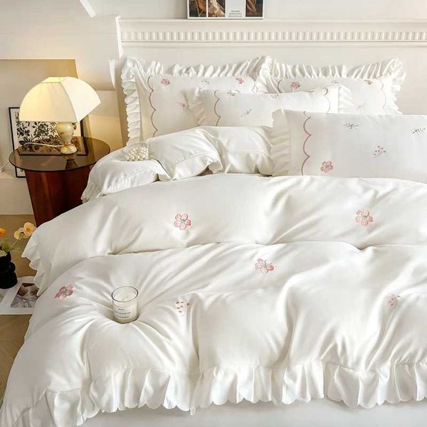 Bonenjoy Bedding Set Embroidered Bed Linen Set Ruffles Duvet Cover case with Bedsheet Smooth Bedclothes for Home C250111
