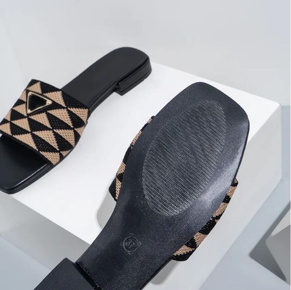 Slippers Embroidered Fabric Sandals Designer Slides Women Slipper Luxury P Slide Sandal Casual Chunky Heels Fashion Summer Beach Low Heel Sh