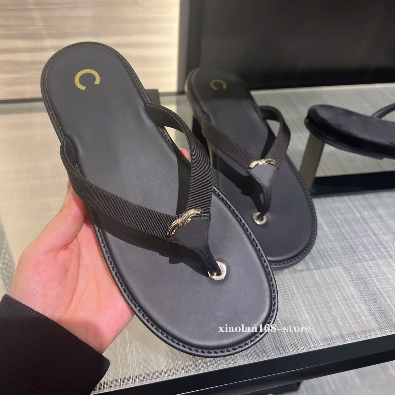 Luxury Designer Sandals Womens Slippers Channel Flip Flop Sandal Black Velvet Chain Flat Heel Slipper Brand Women Mules Flats Slides Beach Lady Shoe