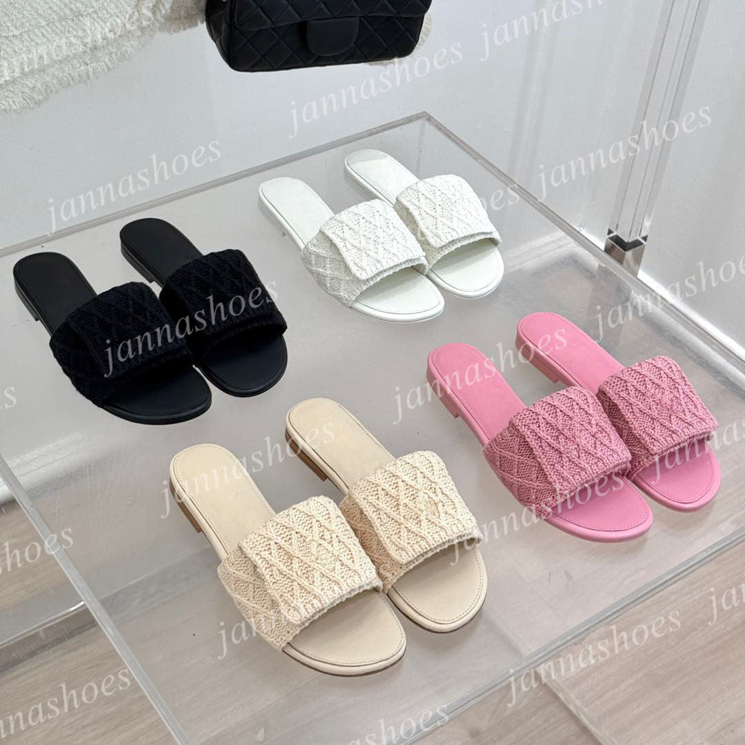 Fashionable summer slippers top designers in Paris France beach slippers for men and women outdoor leather brand sandals 35-42