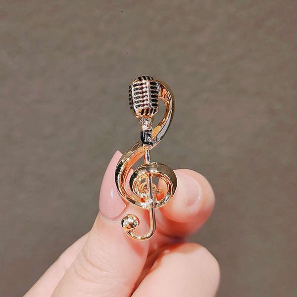 Metal brooch, trendy personality, microphone clip, temperament, musical notes, creative sweater, suit accessories, men and women