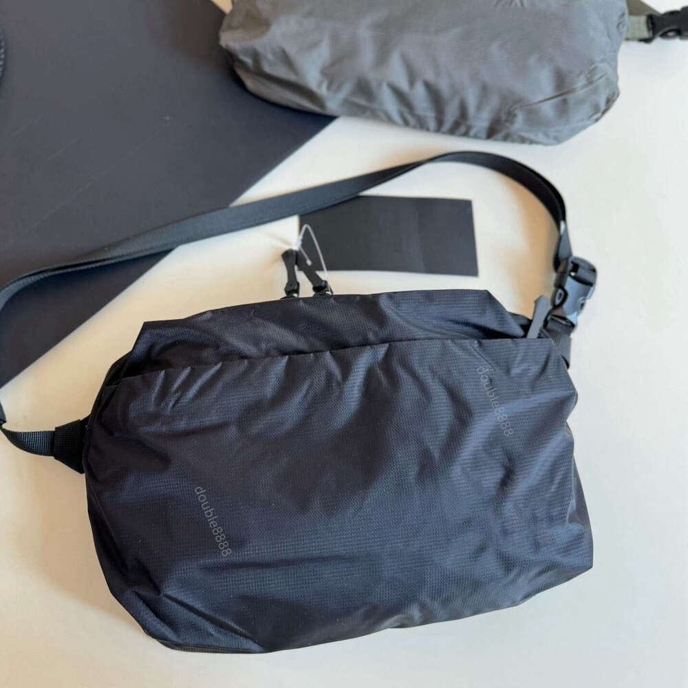 Designer fashion canvas men&#039;s waist bag chest bag hiking bag yoga exercise fitness bag casual crossbody bag shoulder bag belt bag handbag messe