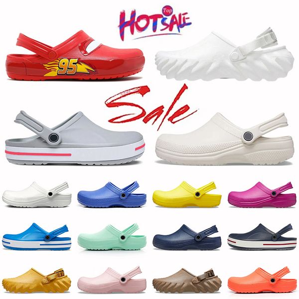 Dhgates Classic Cros Room Sandals Famous Designer Womens Mens Luxury Clog Buckle Summer Beach Slides Platform Waterproof Charms Rubbers Slip