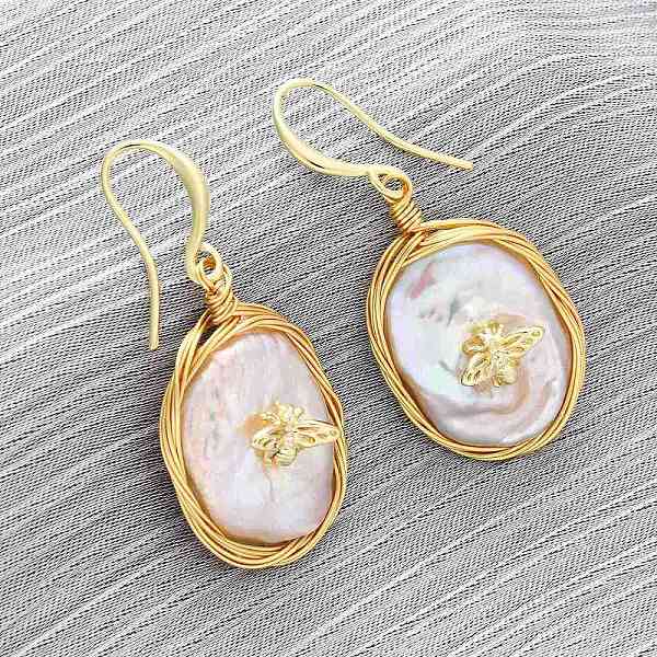 Boucles d'oreilles pendantes ovales avec insectes en laiton et perles baroques